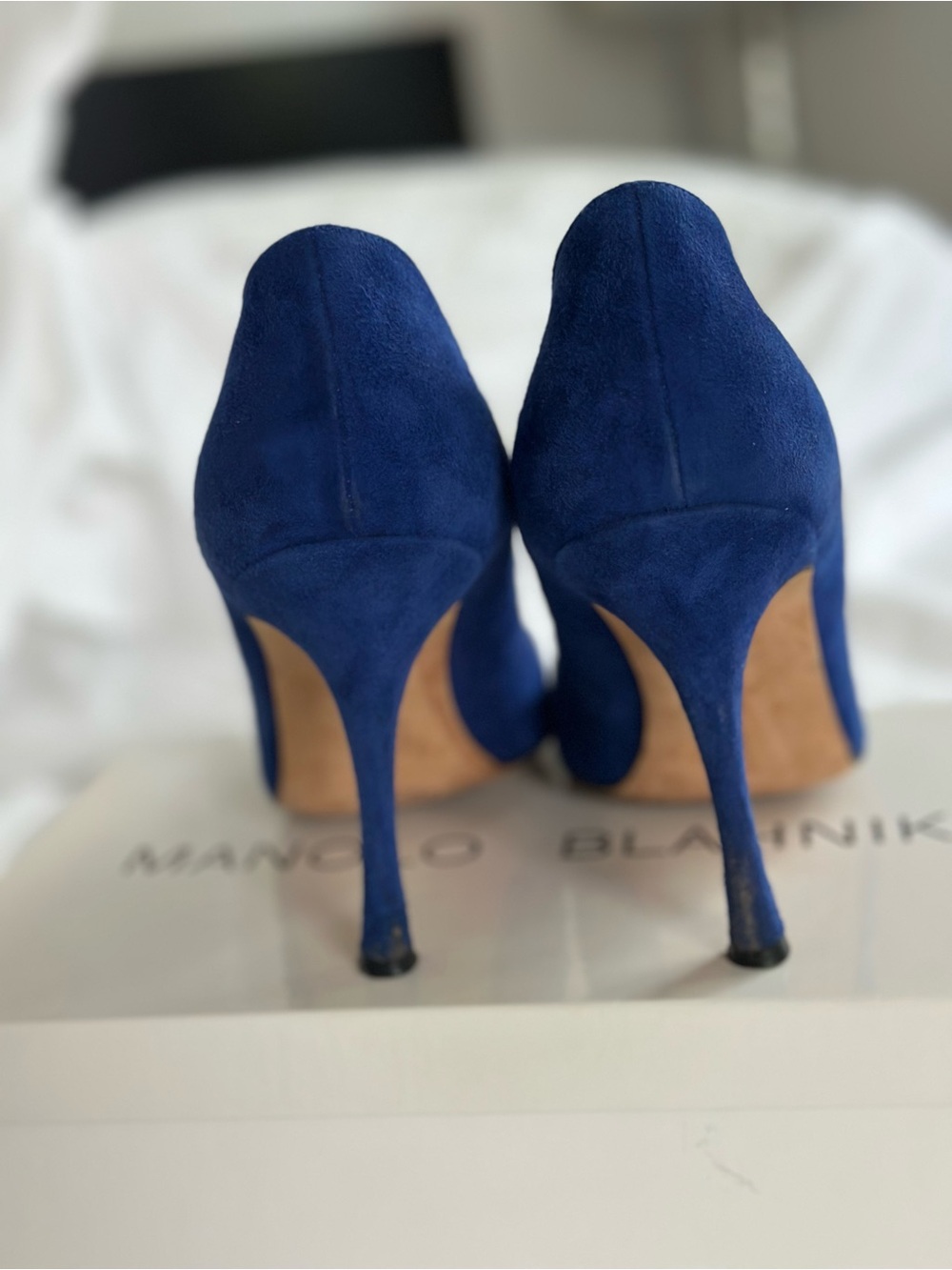 Manolo Blahnik Indigo Blue Suede Pointed Toe Pumps Size 41 - Picture 2 of 7